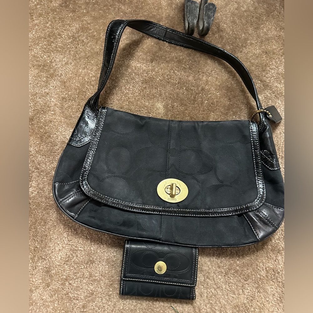 Coach shoulder bag with wallet included.